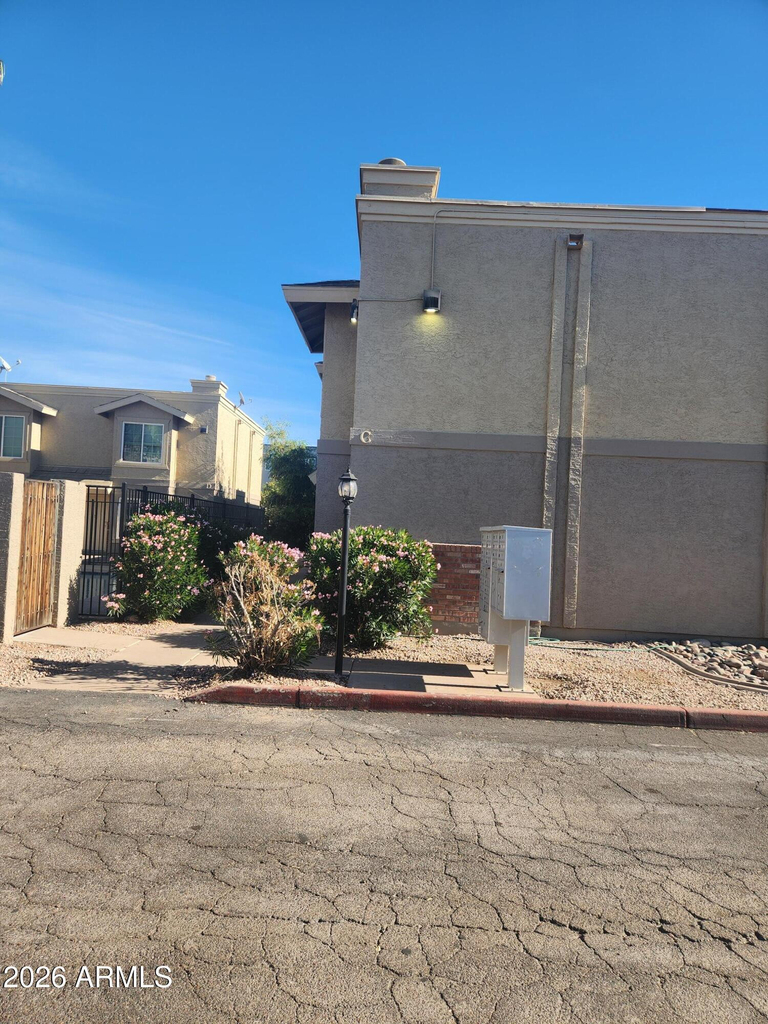 1055 W 5th Street - Photo 3