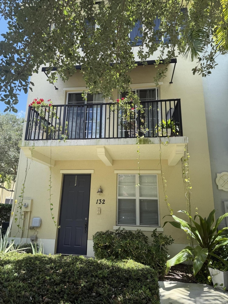 132 Greenwich Circle - Photo 1