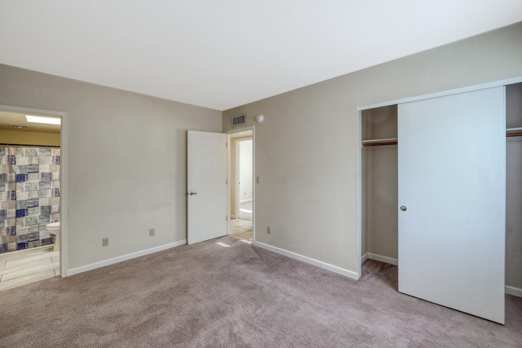 4208 Avenida Palermo -- - Photo 13