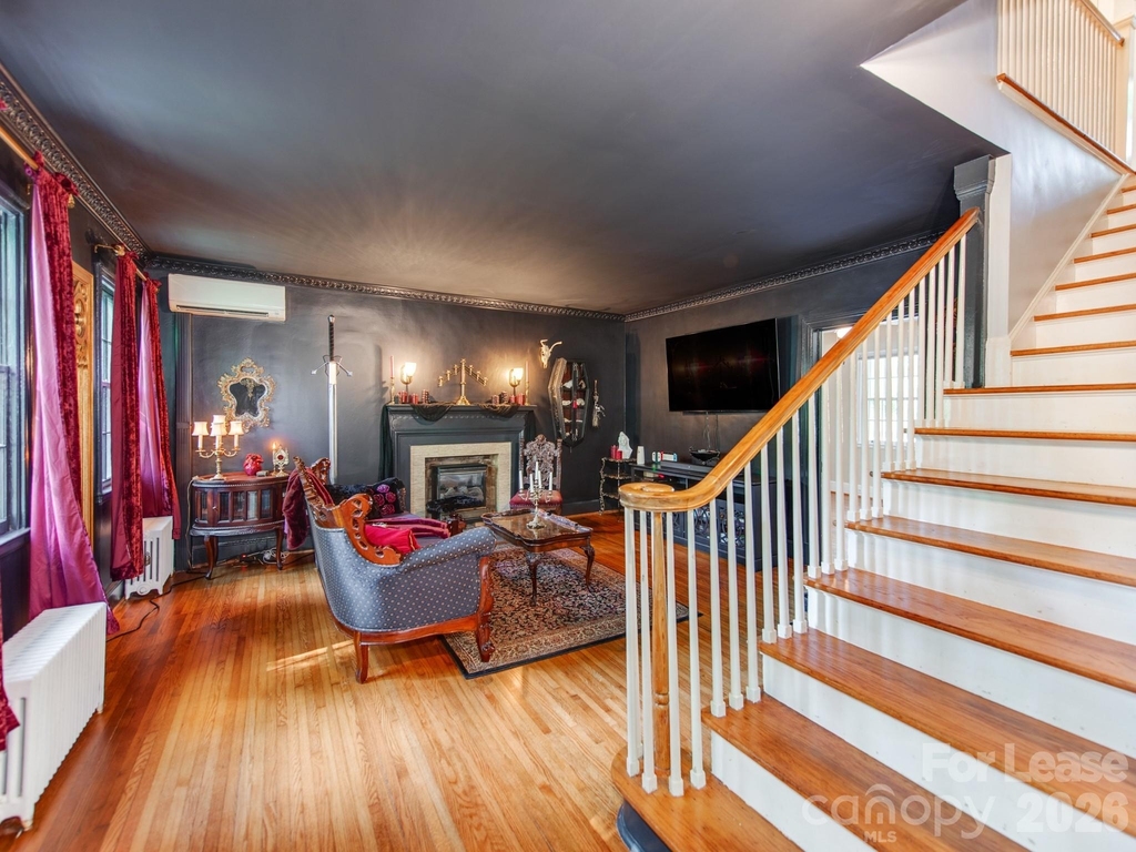 1209 Oakwood Avenue - Photo 4