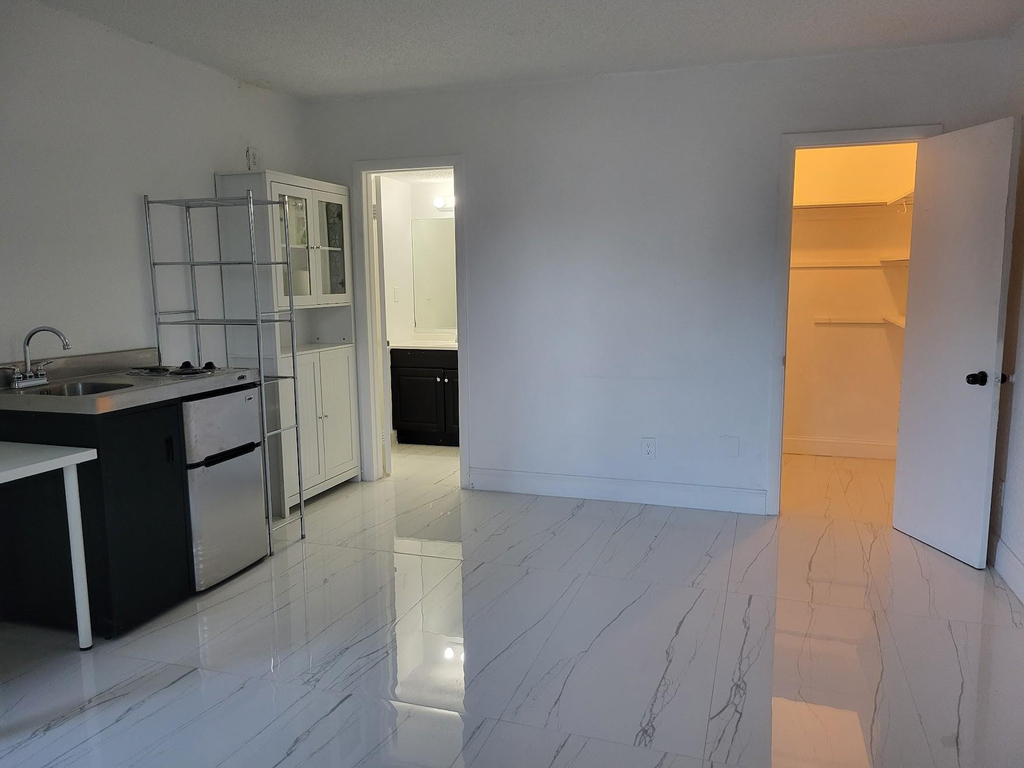 1300 Nw 4th Avenue - Photo 3
