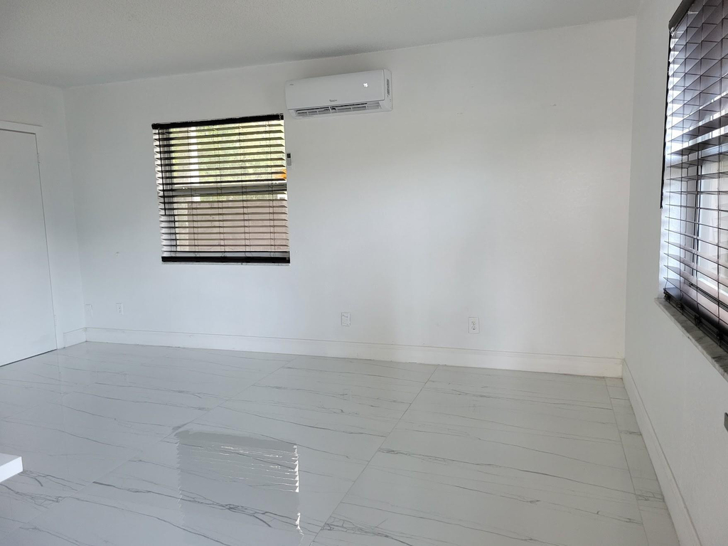 1300 Nw 4th Avenue - Photo 4