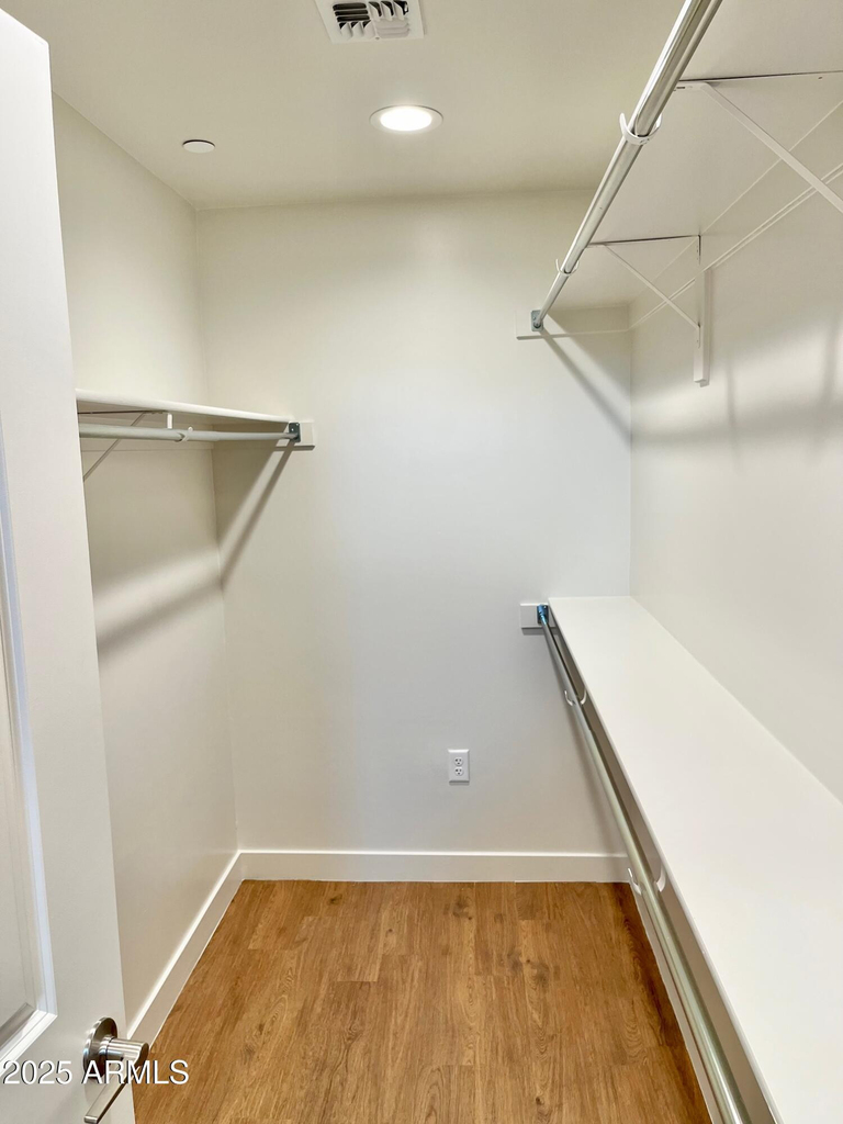 915 E Missouri Avenue - Photo 45
