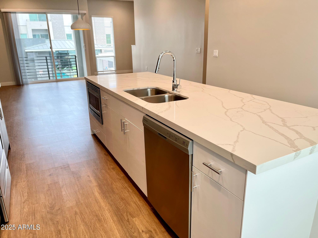 915 E Missouri Avenue - Photo 8