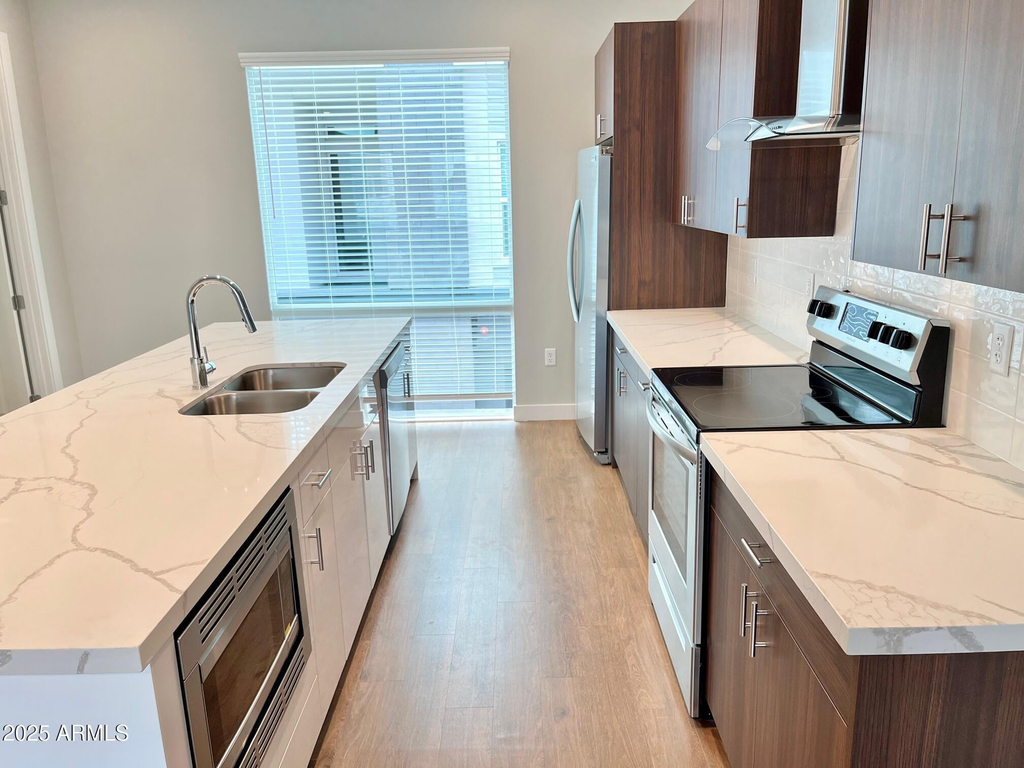 915 E Missouri Avenue - Photo 4
