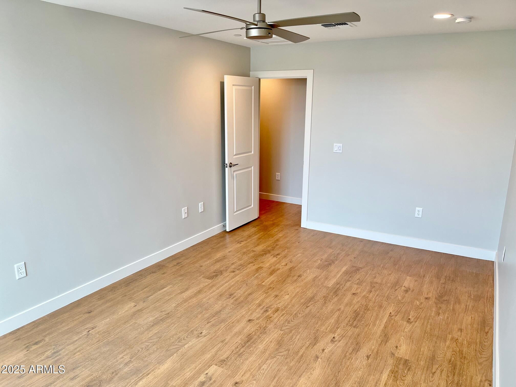 915 E Missouri Avenue - Photo 39