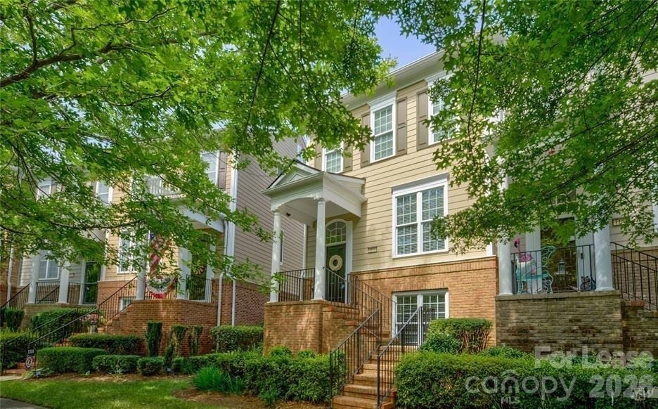 1104 Drayton Court - Photo 2