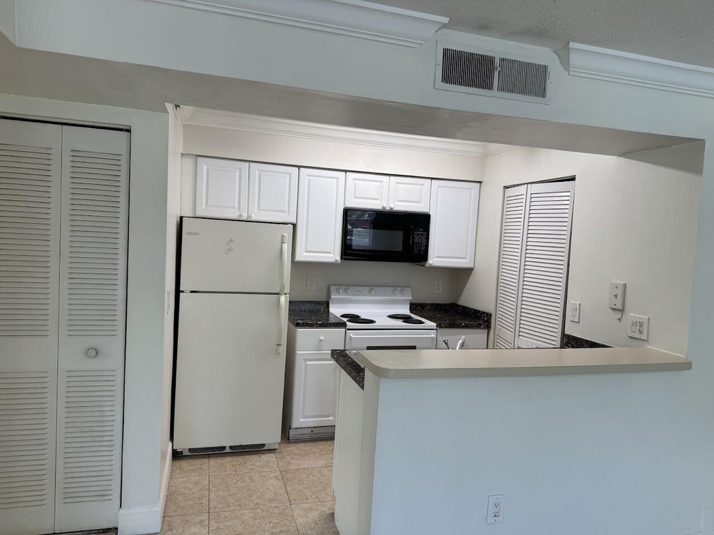 1227 Sw 46th Avenue Sw - Photo 0