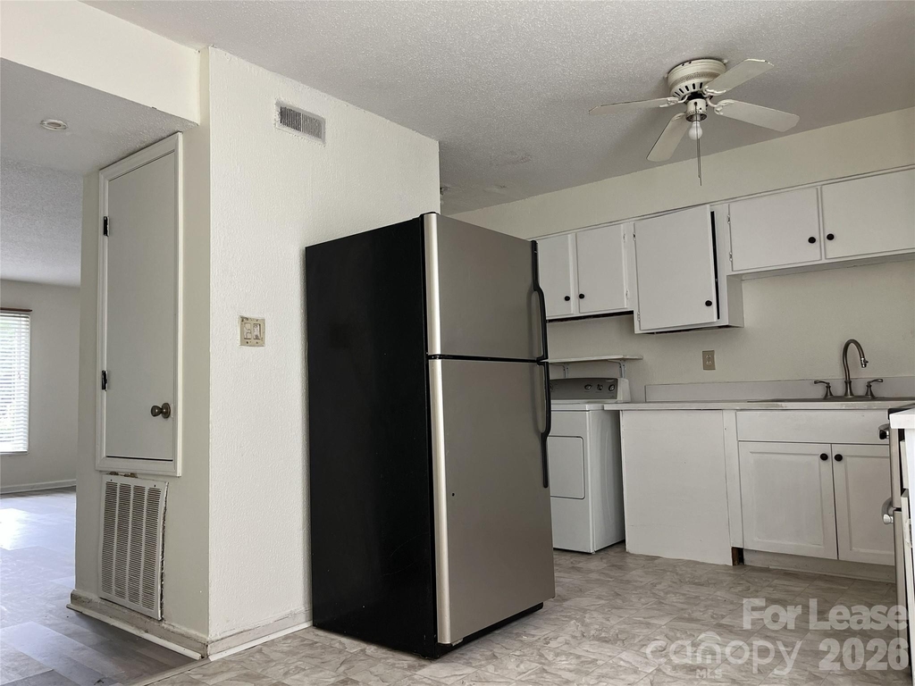 1911 Smoke Ridge Court - Photo 3