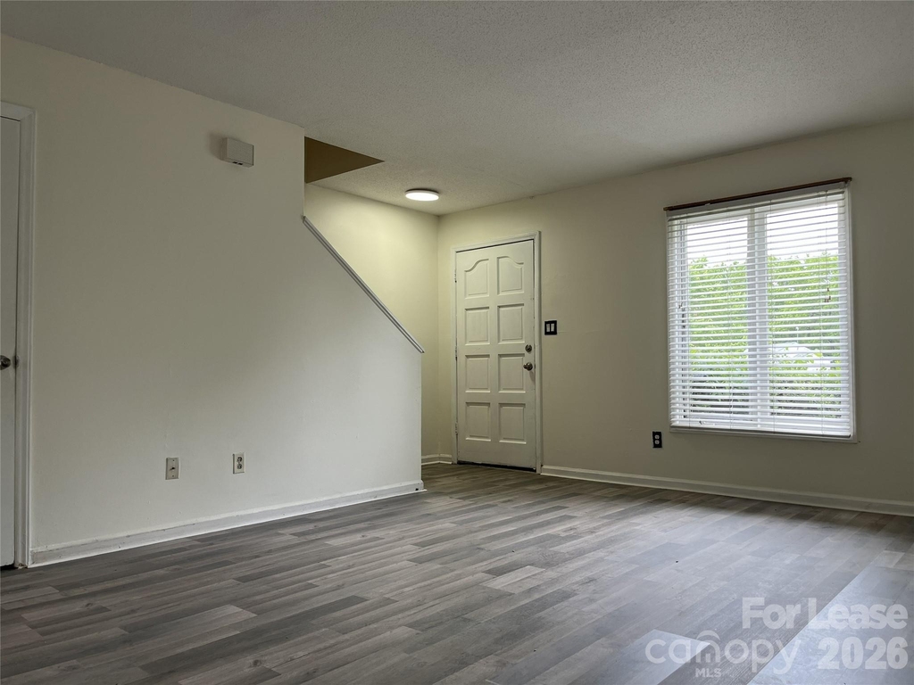 1911 Smoke Ridge Court - Photo 0
