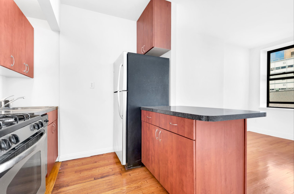 West 49th Street - Photo 1