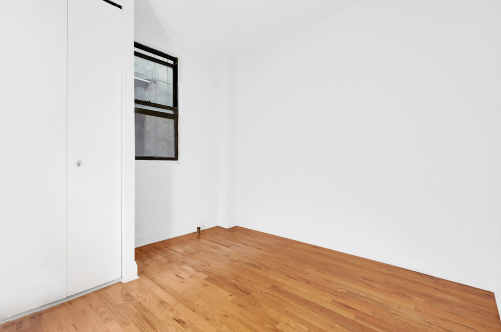 West 49th Street - Photo 3