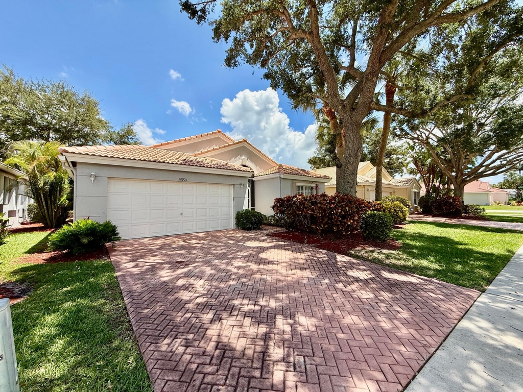 10921 Royal Caribbean Circle - Photo 1