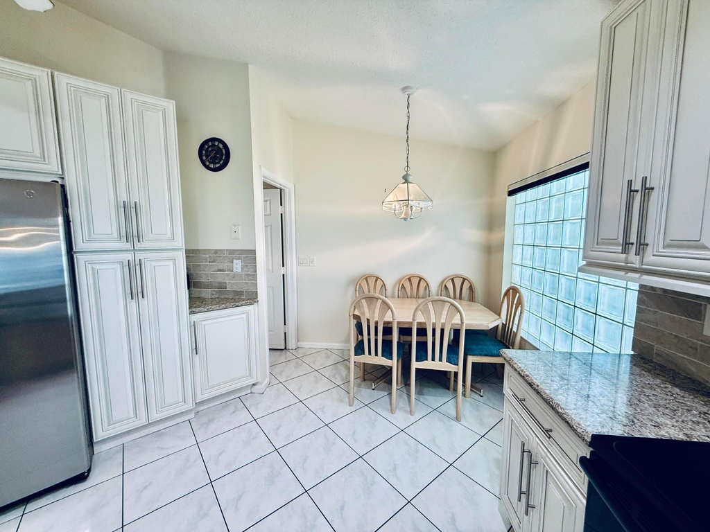 10921 Royal Caribbean Circle - Photo 5