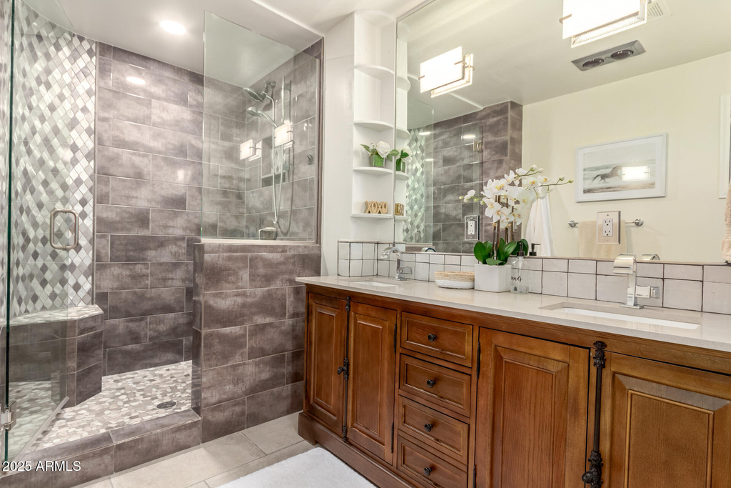 1935 E Coolidge Street - Photo 18