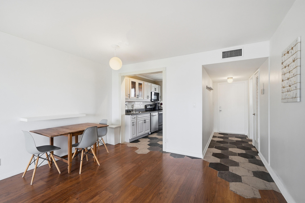 4700 Washington Street - Photo 2