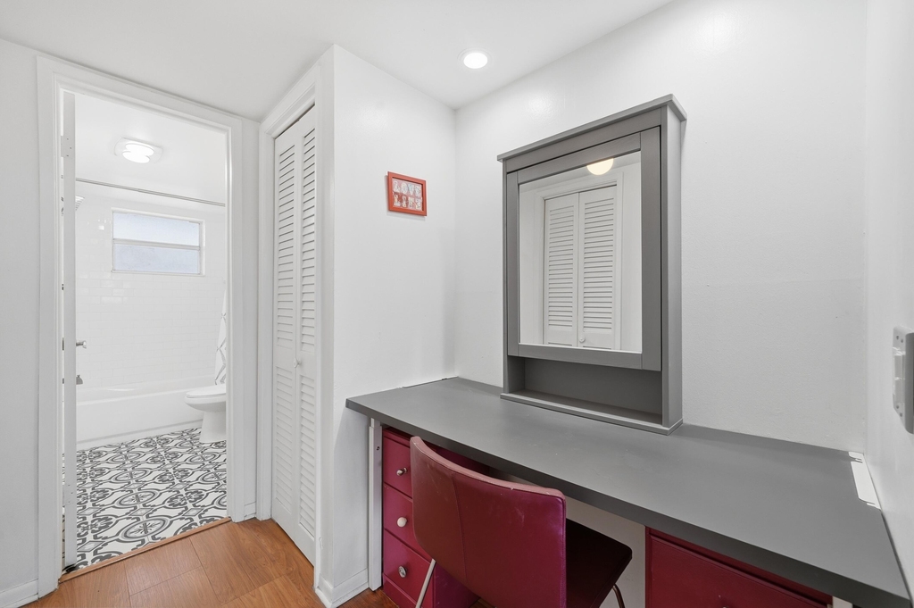4700 Washington Street - Photo 11