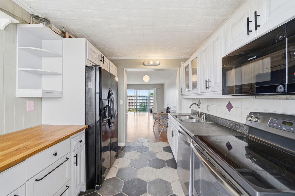 4700 Washington Street - Photo 7