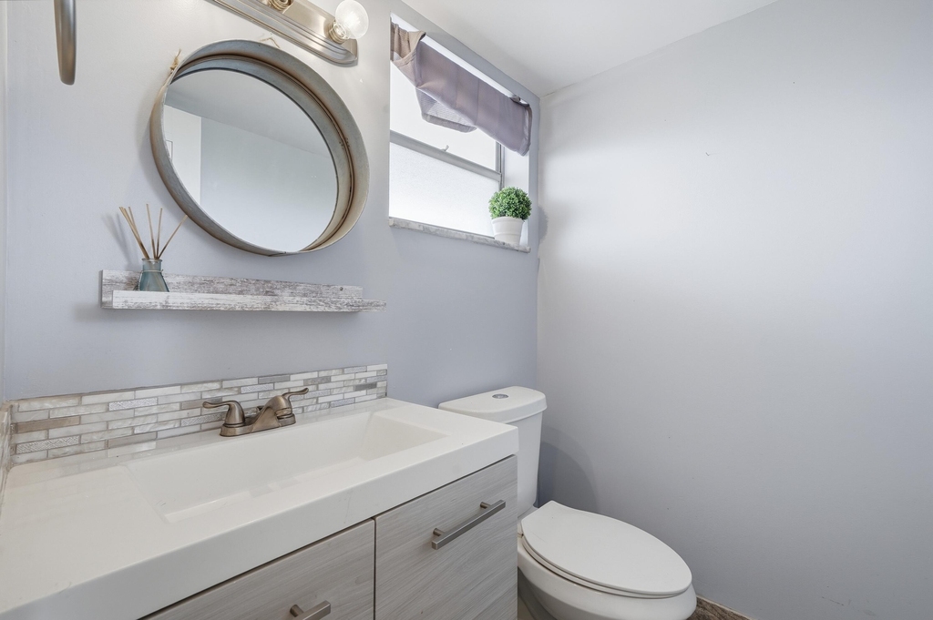 4700 Washington Street - Photo 8