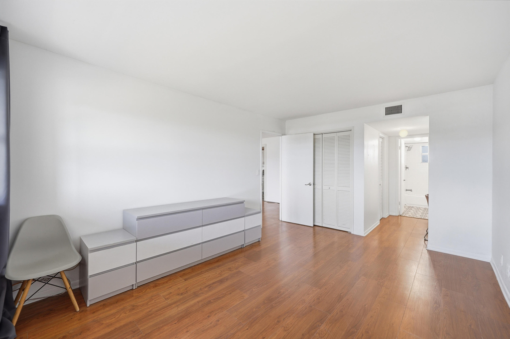4700 Washington Street - Photo 10
