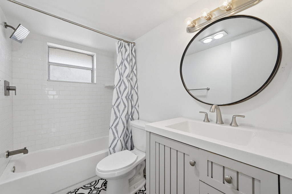 4700 Washington Street - Photo 12