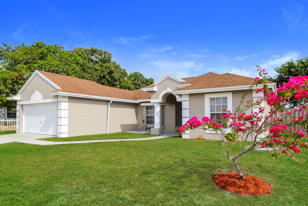 459 Sw Laconic Avenue - Photo 1
