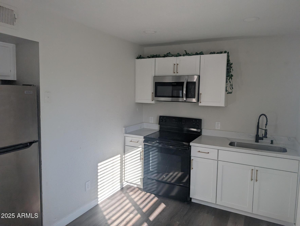 7160 N 53rd Avenue - Photo 2
