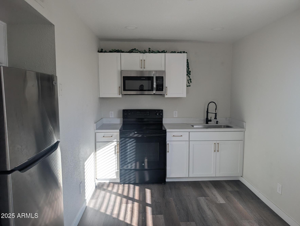 7160 N 53rd Avenue - Photo 1