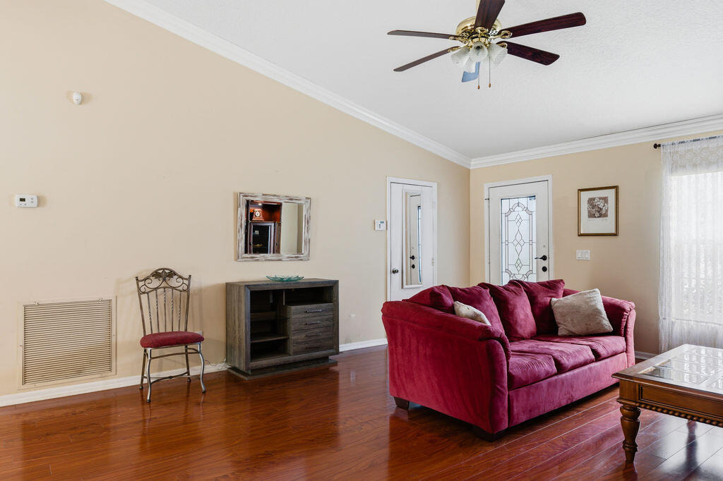 1838 Se Genaro Terrace - Photo 4