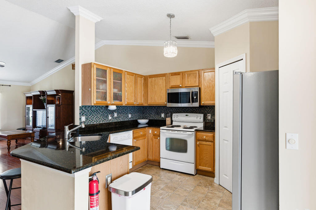 1838 Se Genaro Terrace - Photo 7