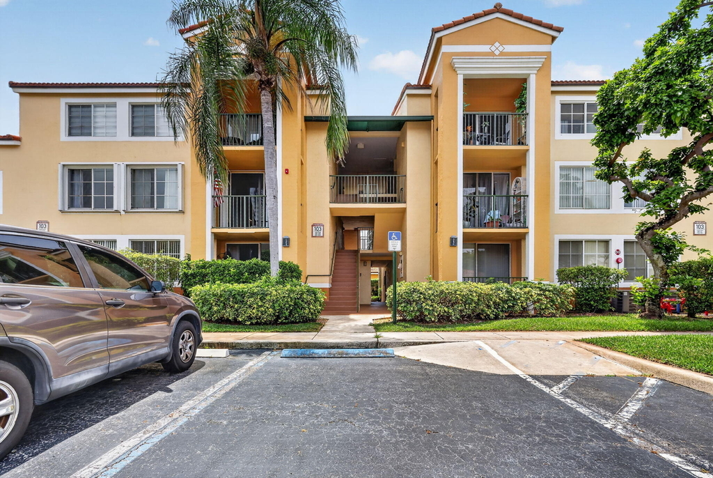103 Yacht Club Way - Photo 0