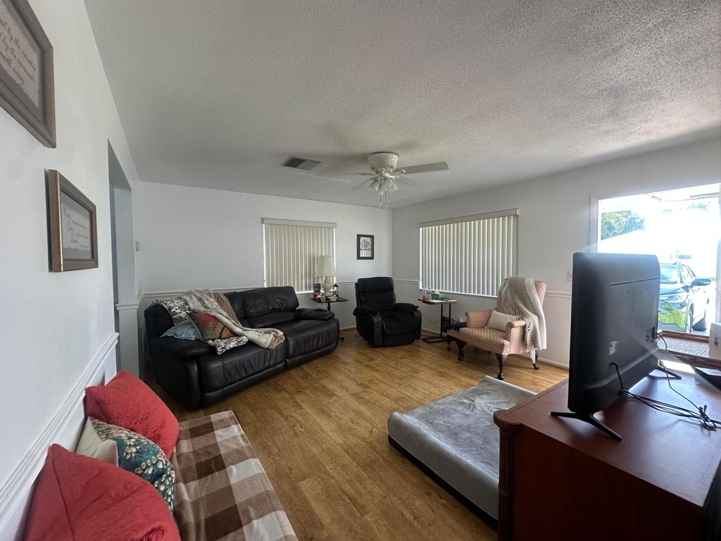 806 Ocean Drive - Photo 2