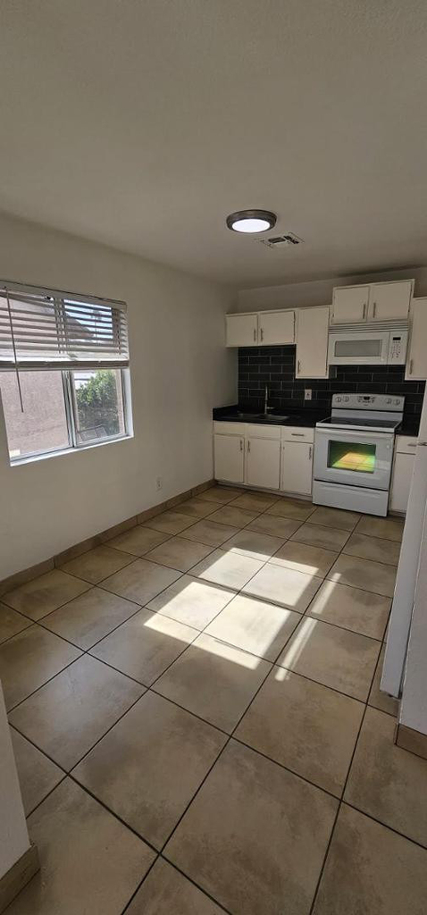 1551 E Christy Drive - Photo 2
