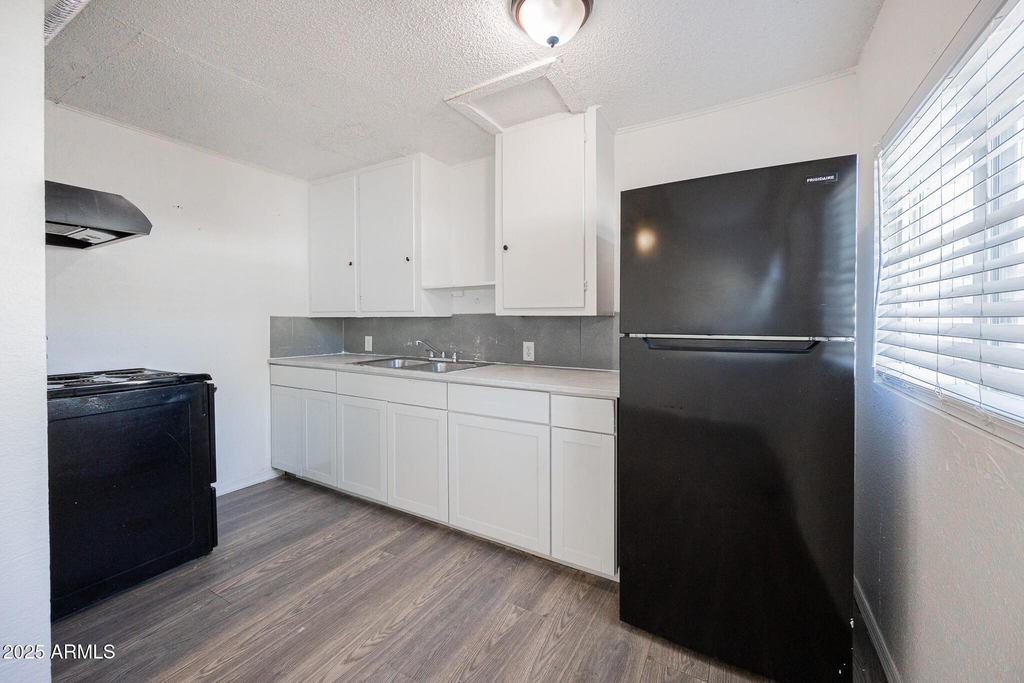 2537 E Willetta Street - Photo 3