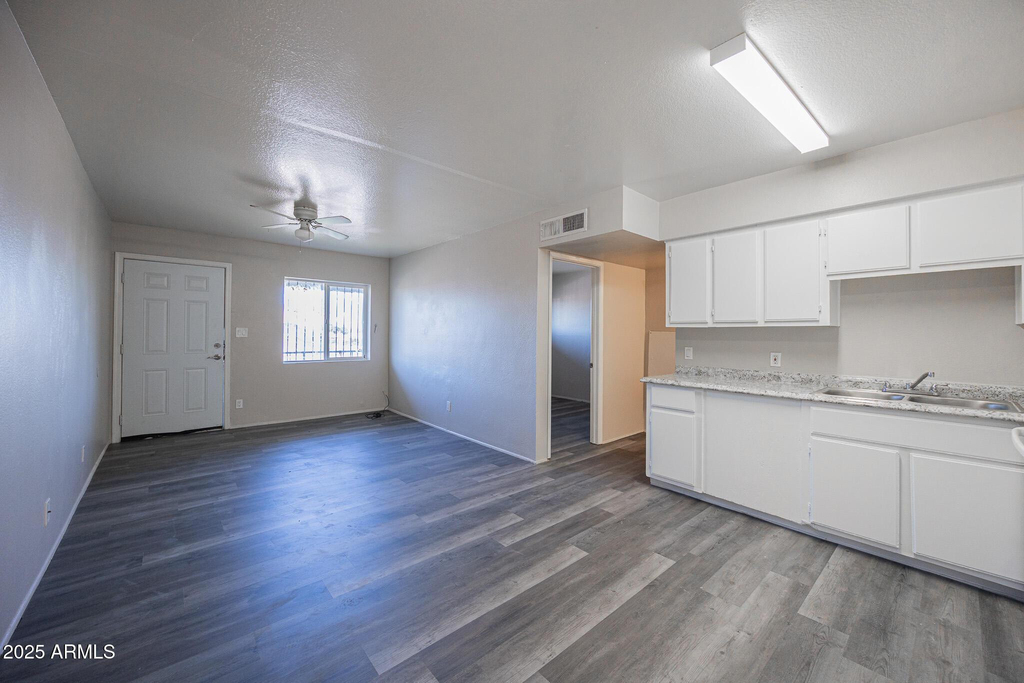 1703 W Mountain View Road - Photo 6