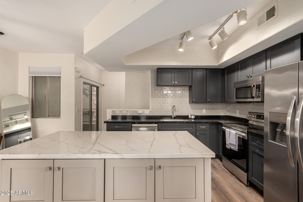 240 W Juniper Avenue - Photo 4