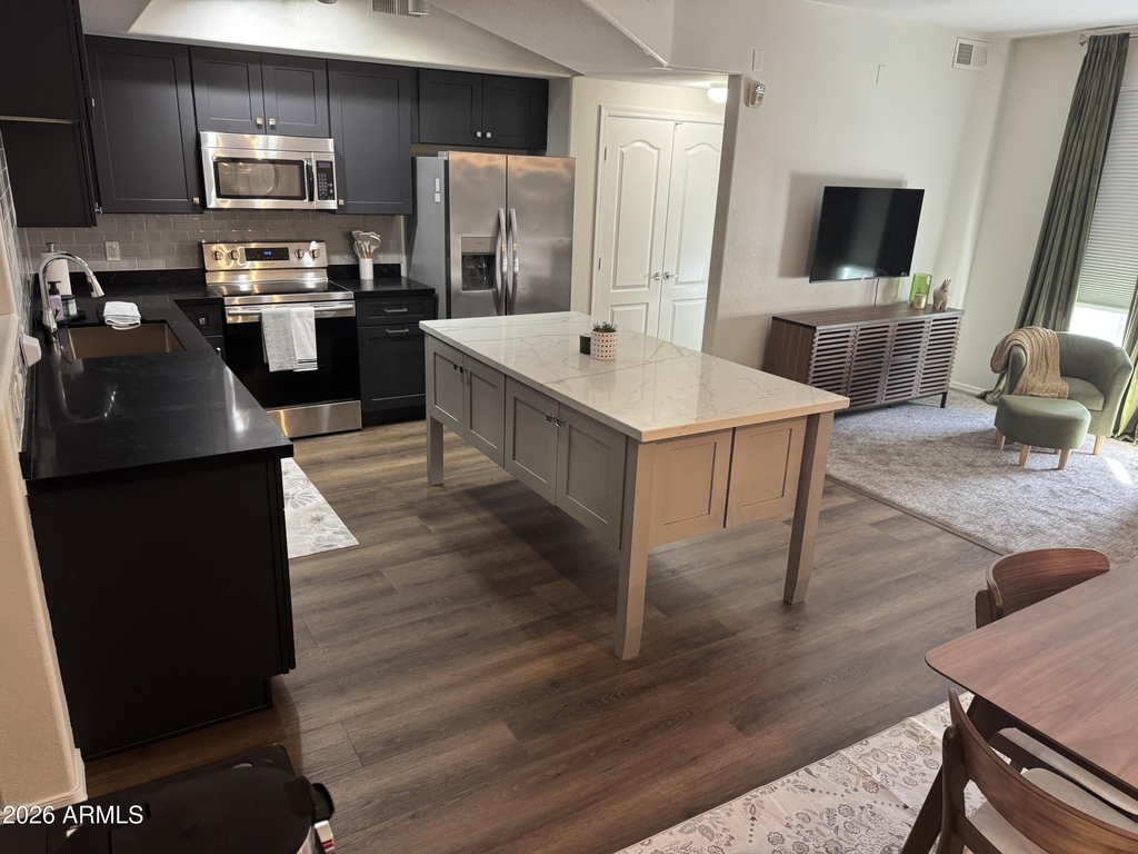 240 W Juniper Avenue - Photo 8