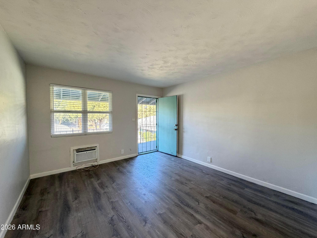 829 N 4th Avenue - Photo 1