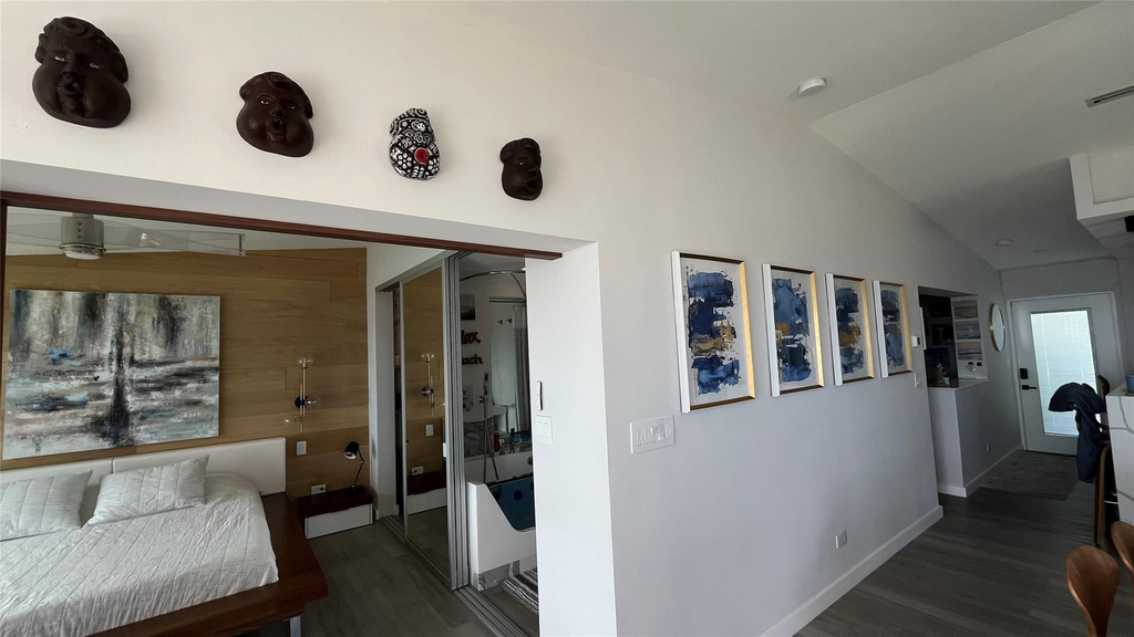 1041 Hillsboro - Photo 8