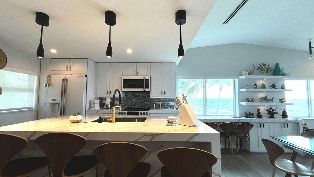 1041 Hillsboro - Photo 7