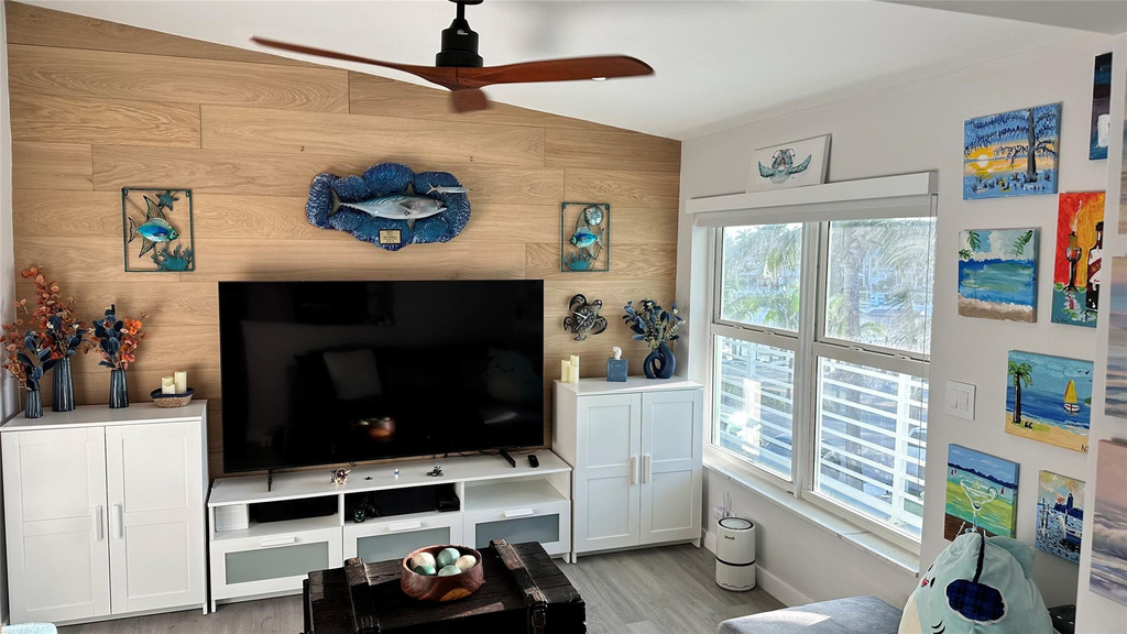 1041 Hillsboro - Photo 17