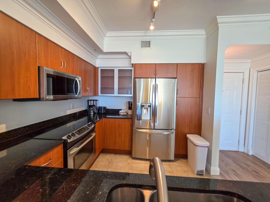 806 E Windward Way - Photo 9
