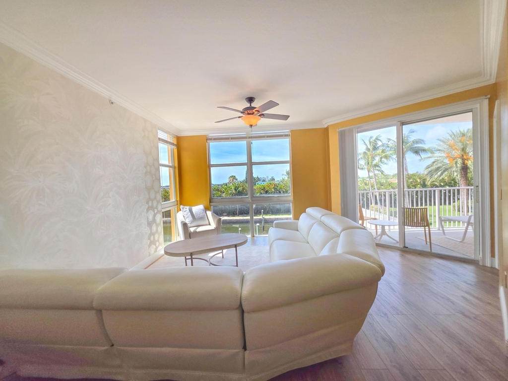 806 E Windward Way - Photo 3
