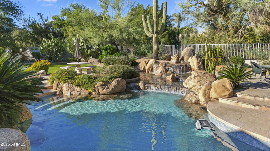8350 E Via Del Sol Drive - Photo 1
