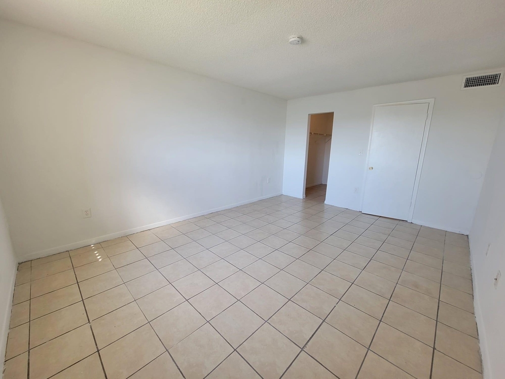 3700 Nw 21st Street - Photo 5