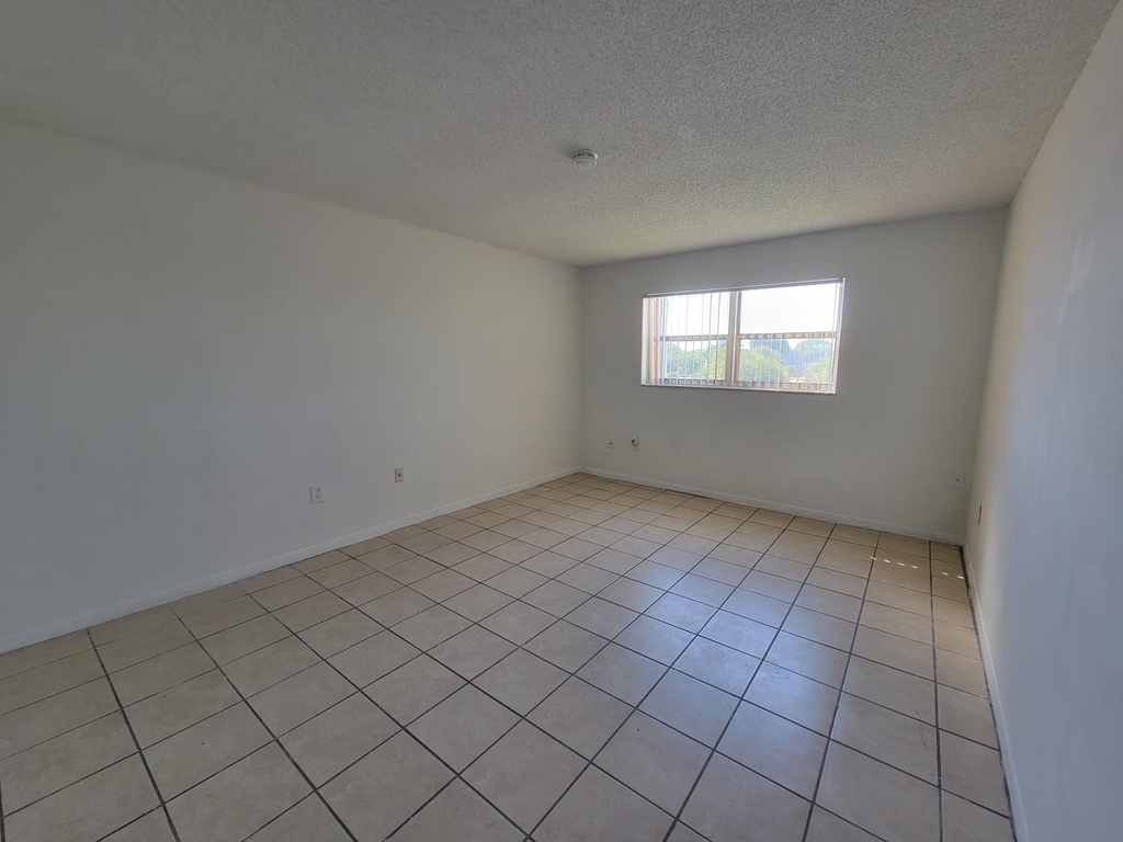3700 Nw 21st Street - Photo 4