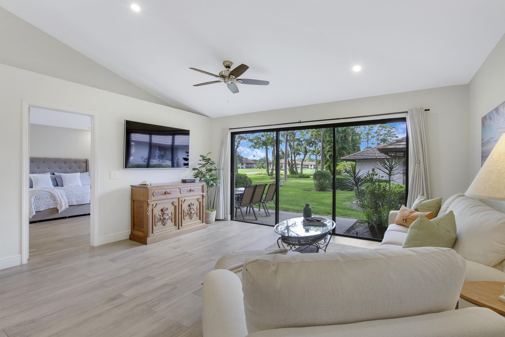 533 Club Drive - Photo 11
