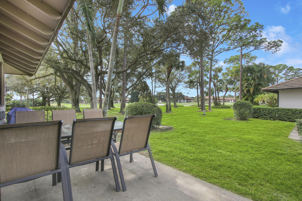 533 Club Drive - Photo 16