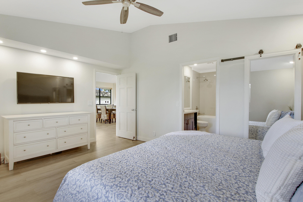 533 Club Drive - Photo 2