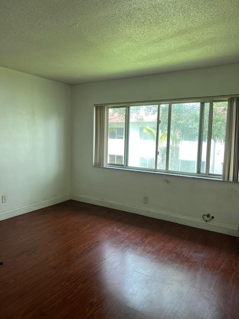 151 Se 6th Avenue - Photo 4